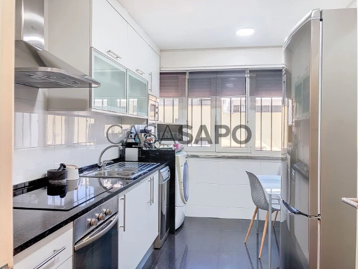 Apartamento T3 para comprar na Amadora