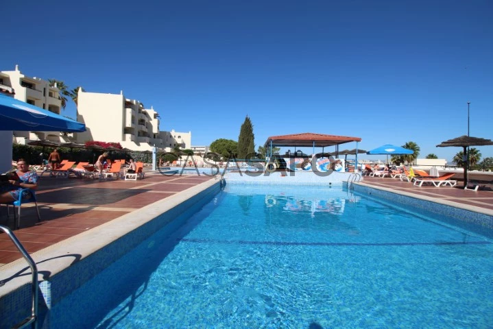 Piscina condomínio Albufeira jardim