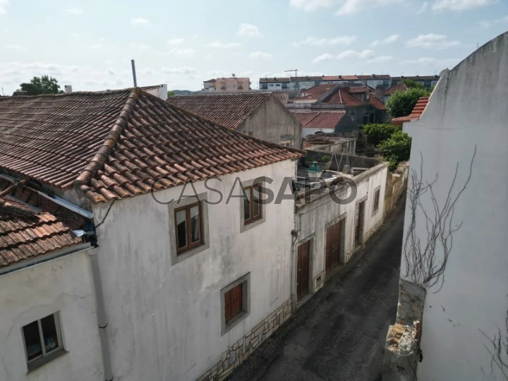 Maison à récupérer dans le centre de Lourinhã