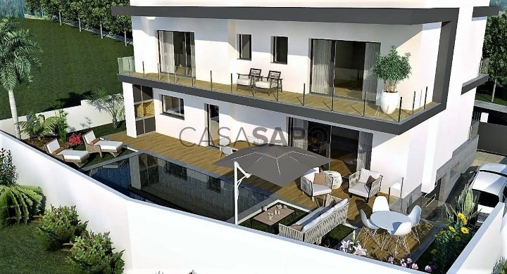 Moradia T4 Triplex para comprar em Loures