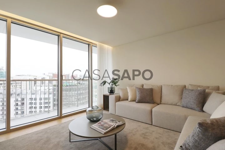 Apartamento T2 sala comum totalmente equipado no Infinity Tower emLisboa