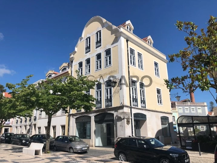 Prédio na praça central de Caldas da Rainha