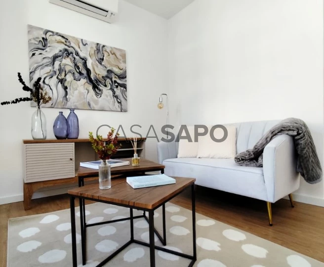 Apartamento T2 recuperado e mobilado