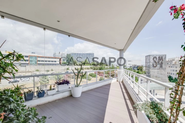 Apartamento T5 com terraço no Parque das Nações