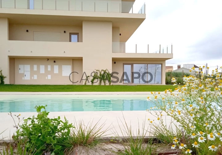 T2 con terraza y vistas al mar en Lourinhã