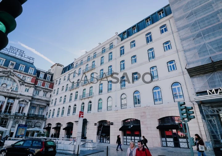 1 bedroom flat overlooking Restauradores Square