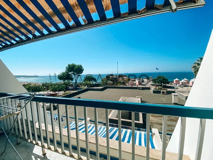 Apartamento dúplex de 2 dormitorios en venta en Praia da Rocha, Algarve