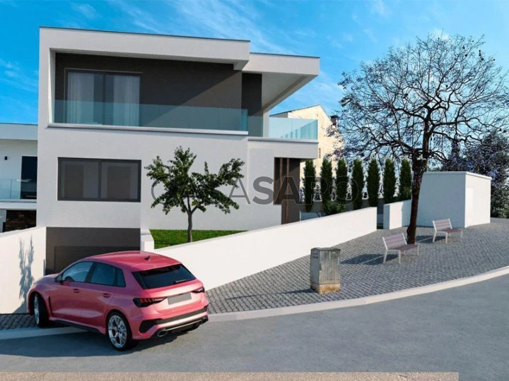 4 Bedroom House for Sale Under Construction in Portimão