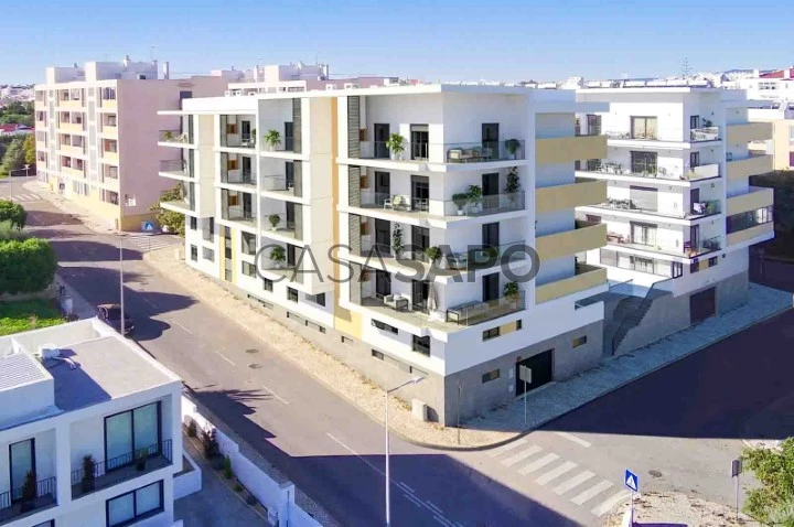 Apartamento de 2 dormitorios en venta en Portimão