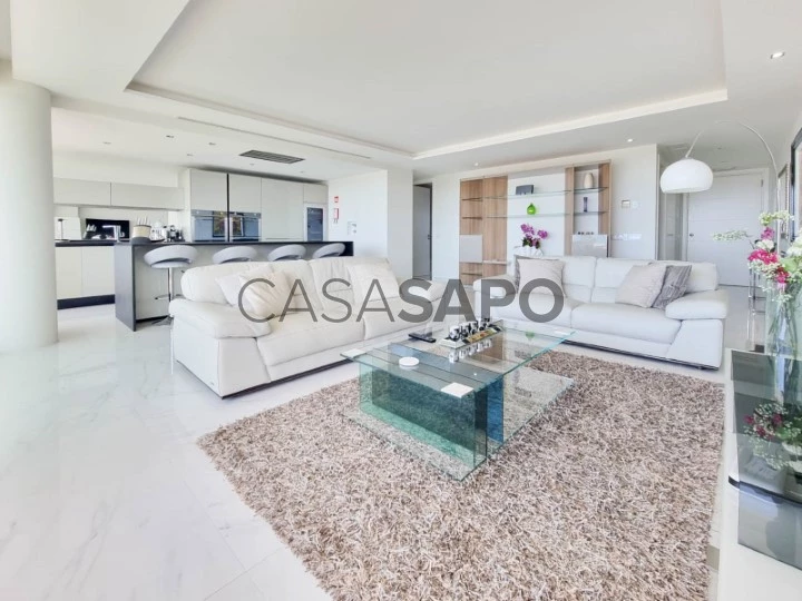 Apartamento T4 en venta en Ferragudo