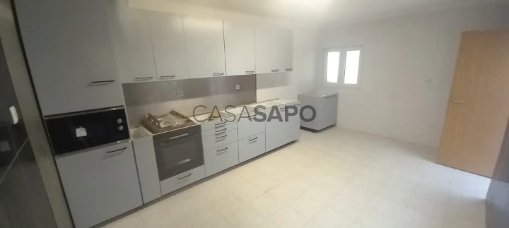 Moradia T3 Duplex para comprar em Oliveira do Bairro