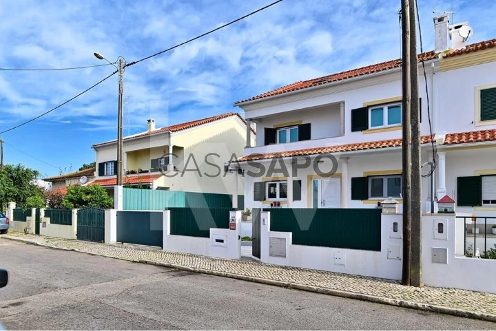 Moradia T4 Triplex para comprar no Montijo