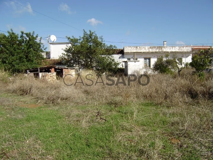 TERRENO CON RUINA EN LOULÉ-ALGARVE.