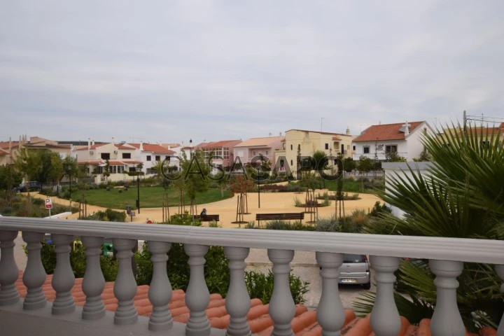 V4 Villa +1 for SALE in QUIET AREA in the CENTRE of LOULÉ-ALGARVE