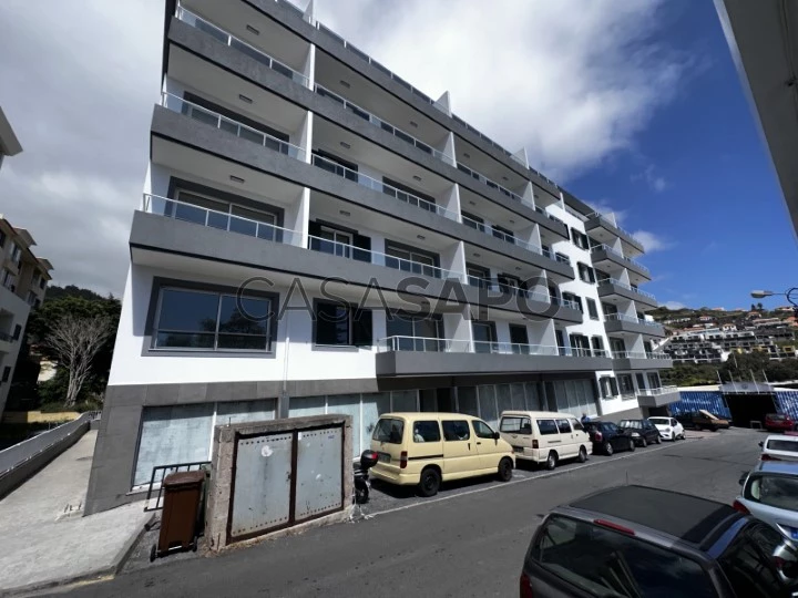 https://www.hihome.pt/imovel/apartamento-t2-no-canico-no-edificio-girassol-ii/20648717