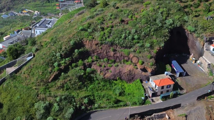 Terreno para construção de moradias com vista mar definitiva