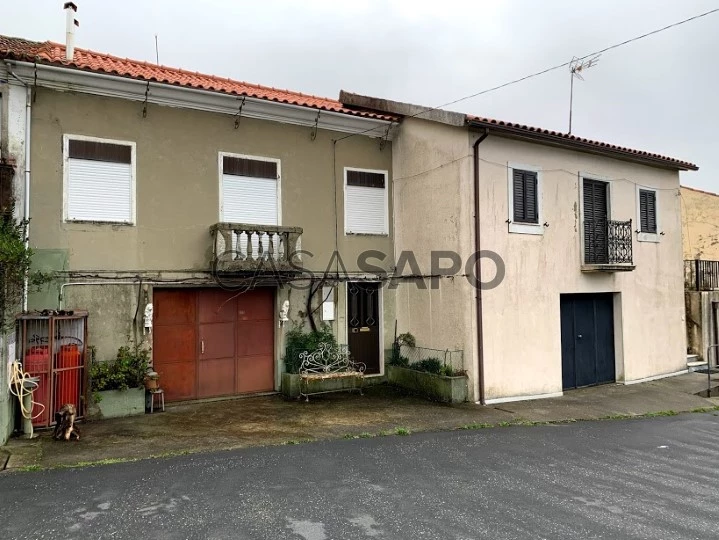 2 Moradias com garagem e terraço panorâmico