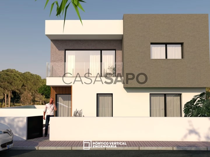 Moradia T4 Triplex para comprar em Caldas da Rainha