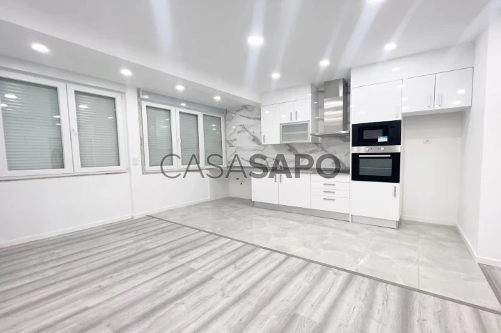 Apartamento de 2 Dormitorios Monte Abraão