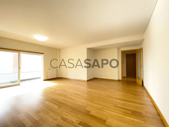 2 Bedroom Apartment with Balcony in São Domingos de Rana