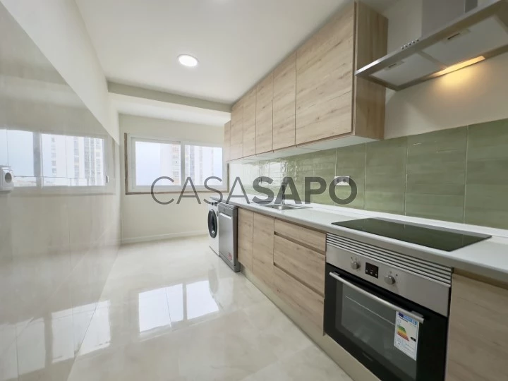 2 bedroom flat in São João do Estoril with equipped kitchen