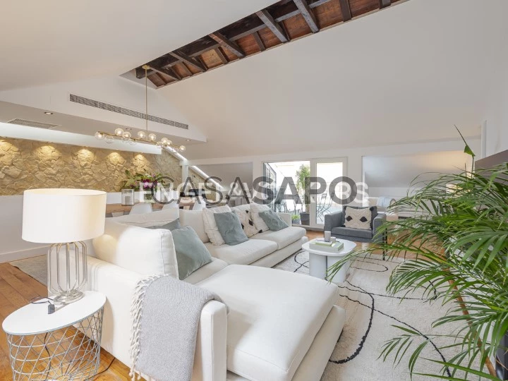 Duplex T4 de Luxo com terraço em Alcântara