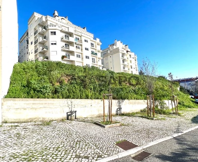 Terreno urbano na Amadora