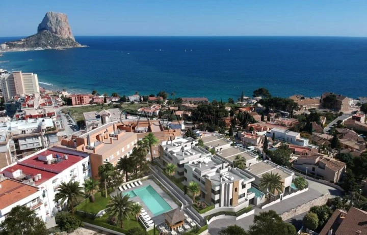 Casa adosada con piscina privada en venta en Calpe