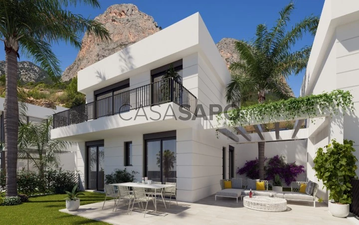 Villa pionera con vistas a la montaña y al mar en venta en Polop.