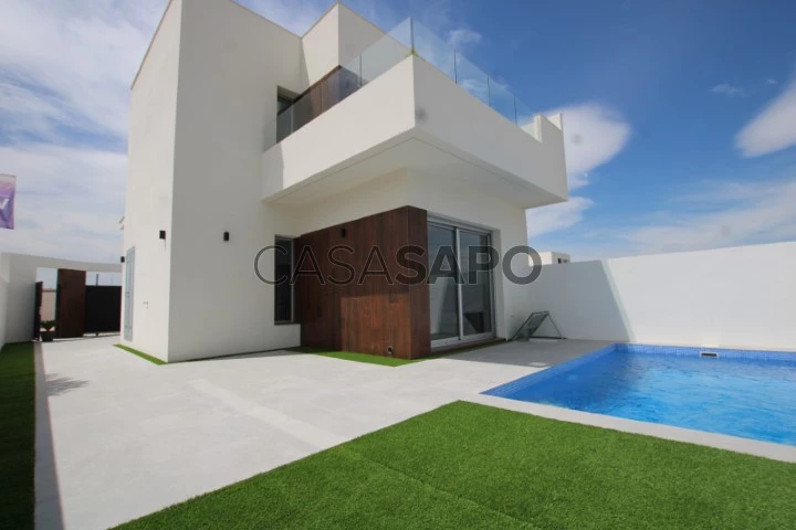 Se vende chalet con piscina en San Fulgencio