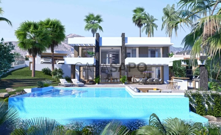 Villa de lujo con vistas al mar en venta en Estepona