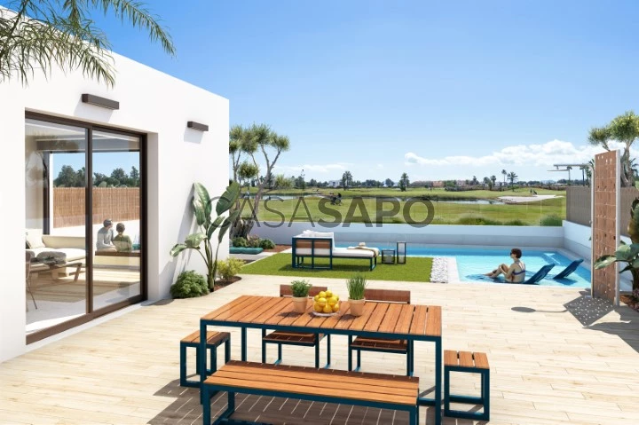 Se vende chalet con piscina en el campo de golf de Los Alcázares