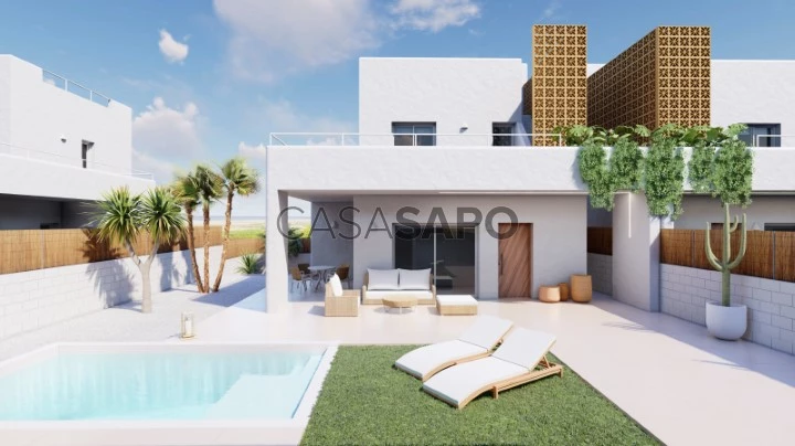 Se vende chalet con piscina en Pilar de la Horadada