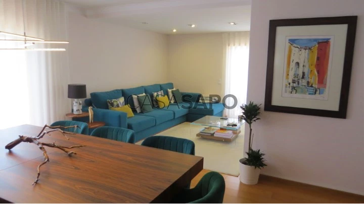 Flat 3 bedrooms with garage and storage room inserted in condominium, Belas