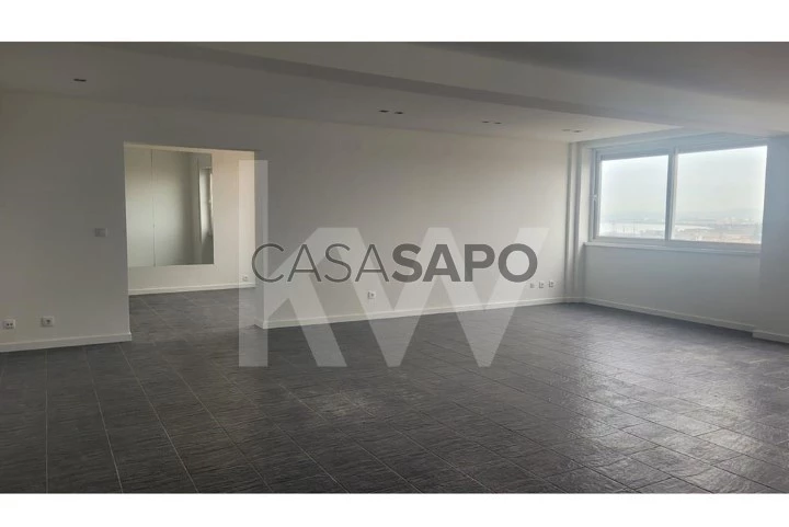 Apartamento T6 para alugar em Almada