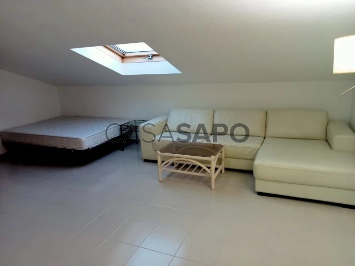 Apartamento T2 Duplex para alugar em Almada