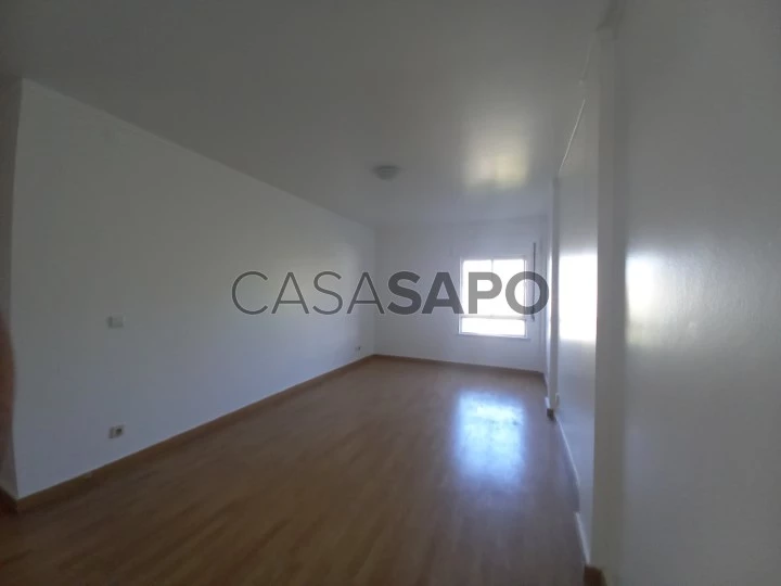 Apartamento T2 para comprar na Amadora