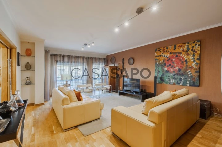 Apartamento T4 Triplex para comprar em Setúbal