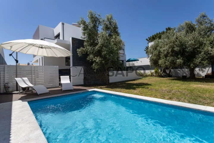 Moradia casa contemporânea V4+1 com piscina e jardim em Lagoa de Albufeira