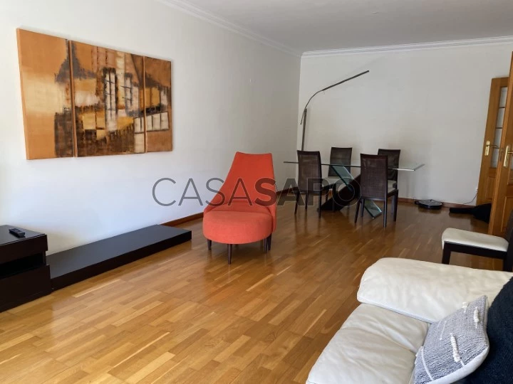 Apartamento T3 para arrendamento mobilado e equipado nos Jardins da Parede - Sala