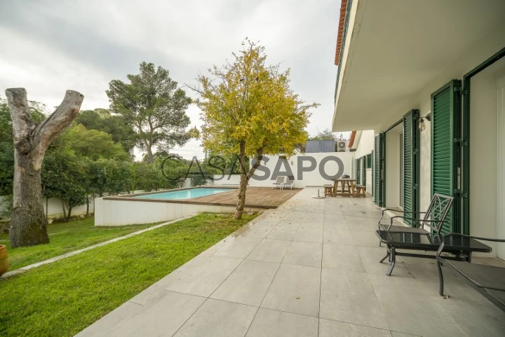 Moradia T4+1 com piscina e jardim privado no Centro de Cascais-exterior