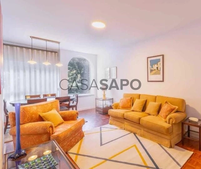 Apartamento T3 para arrendamento com móveis situado no Areeiro -sala