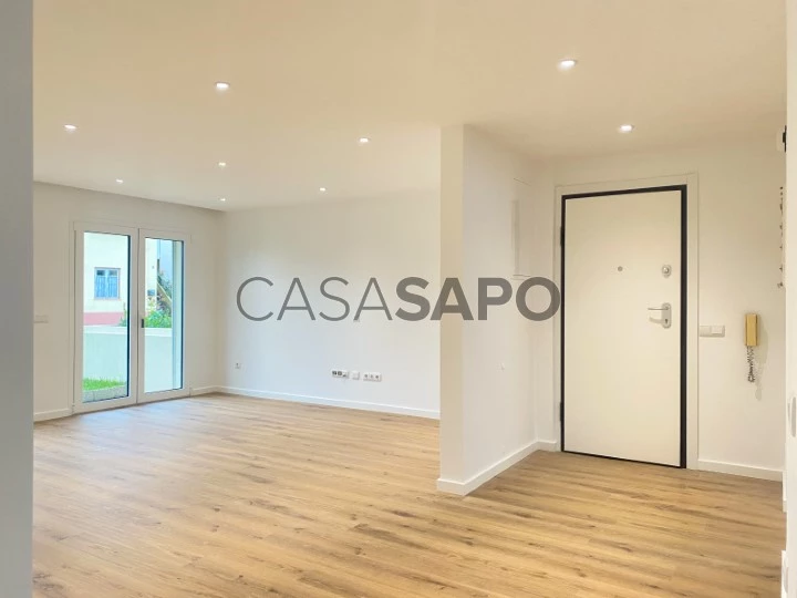 Apartamento de 2 dormitorios en Coimbra-sala de estar