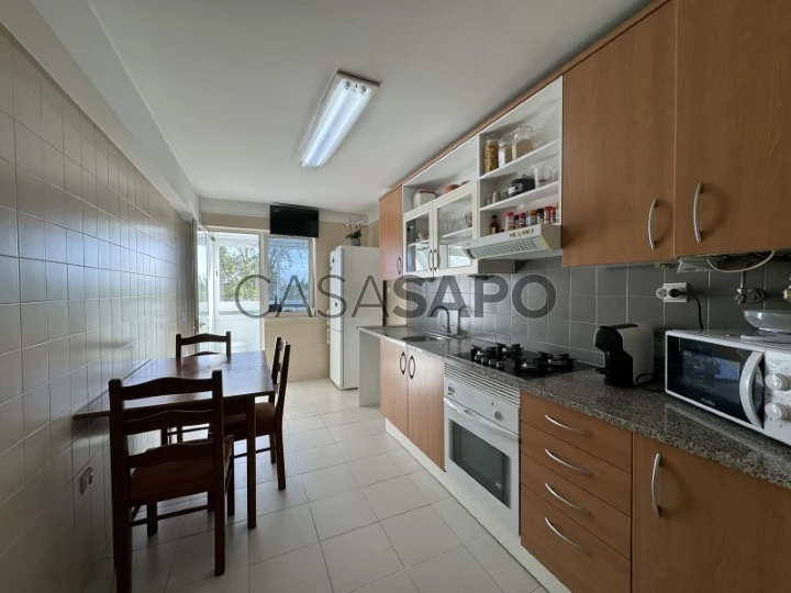 Apartamento de 4 Dormitorios Caparica