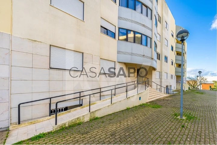 Apartamento T3 Triplex para comprar na Amadora