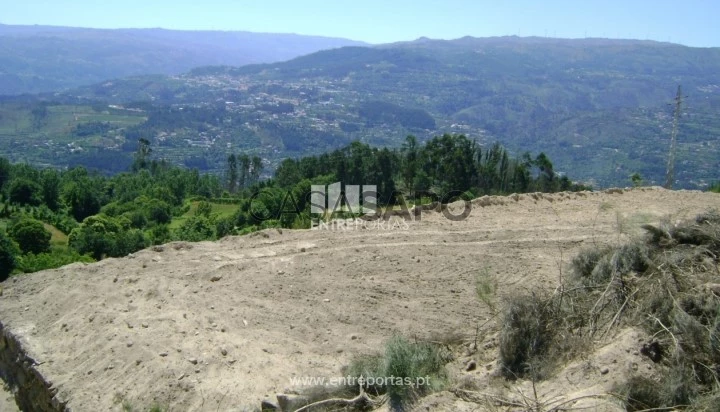 Terreno T1 para comprar em Marco de Canaveses