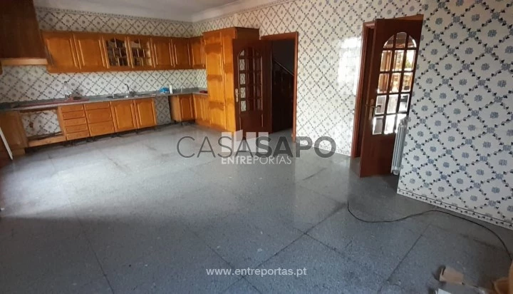 Moradia T4 Triplex para comprar em Póvoa de Varzim