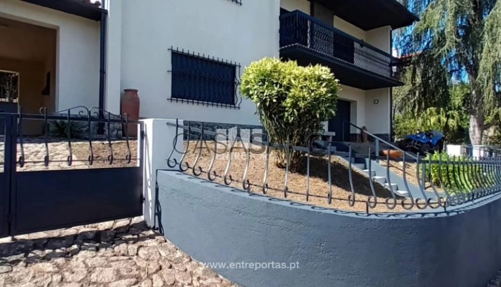 Moradia T4 Duplex para comprar em Vila Nova de Cerveira