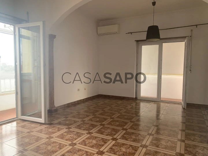 Apartamento T2 Triplex para comprar no Seixal