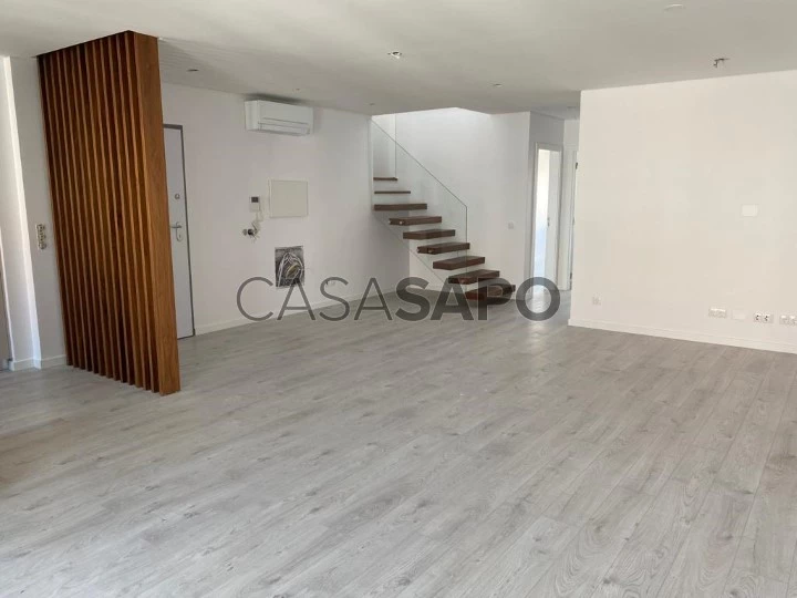 Apartamento T4 Triplex para comprar em Alcochete